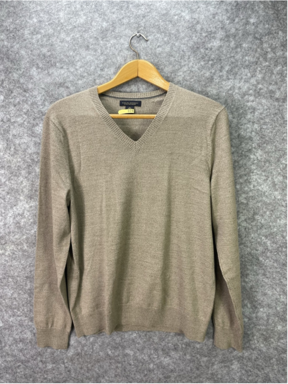 Banana Republic Sweater Mens Large Beige Extra Fine Merino V Neck Knit Pullover